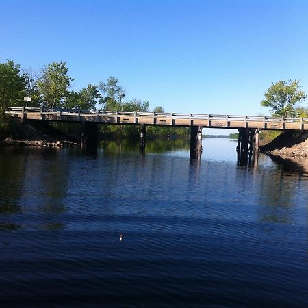 Lake Dalrymple Resort Lagoon City Buitenkant foto