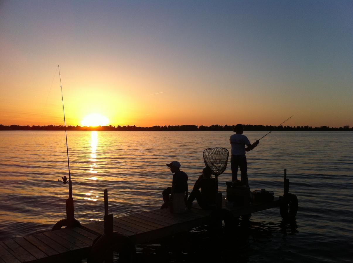 Lake Dalrymple Resort Lagoon City Kamer foto