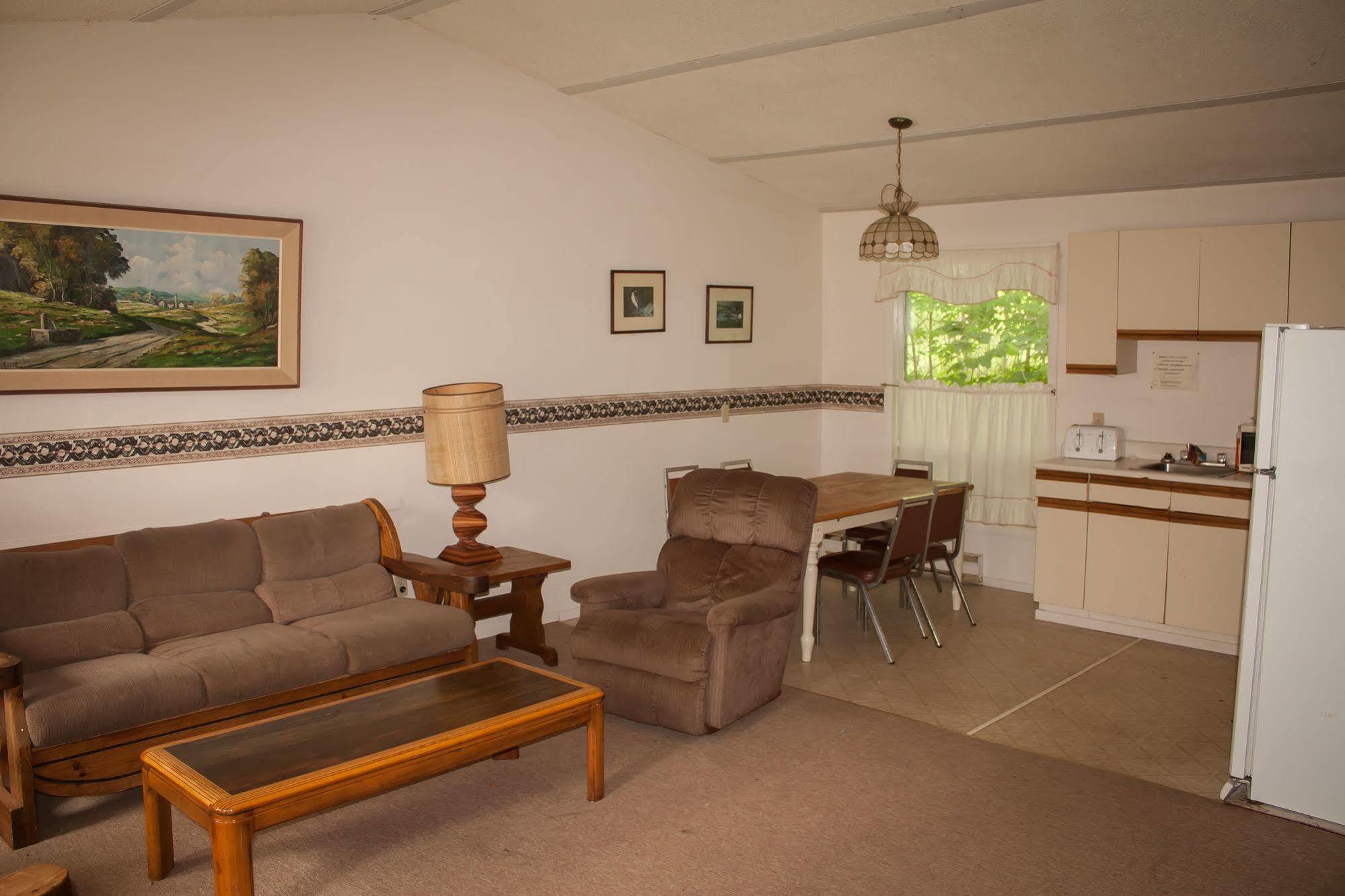 Lake Dalrymple Resort Lagoon City Buitenkant foto