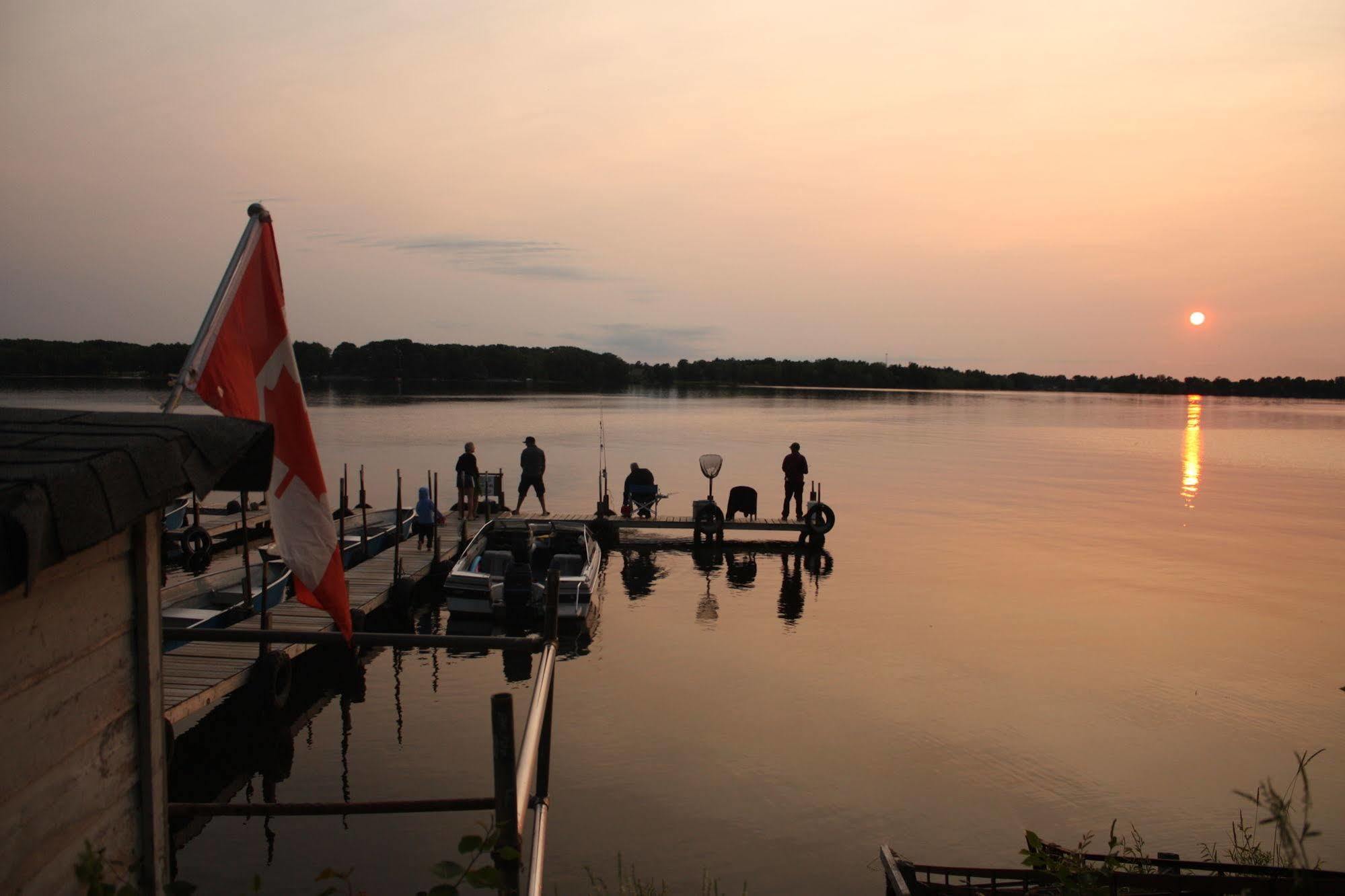 Lake Dalrymple Resort Lagoon City Buitenkant foto