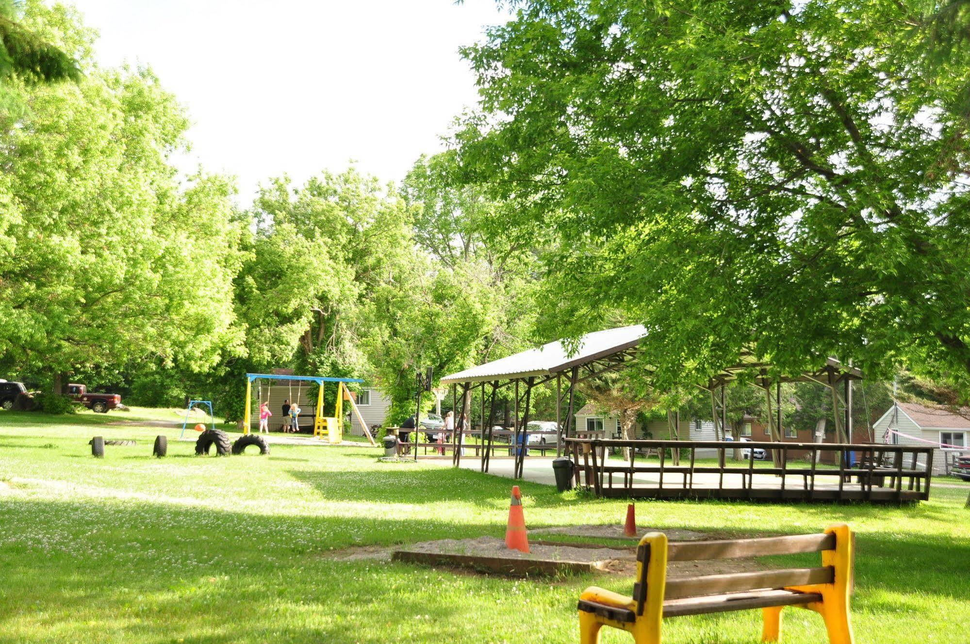 Lake Dalrymple Resort Lagoon City Buitenkant foto