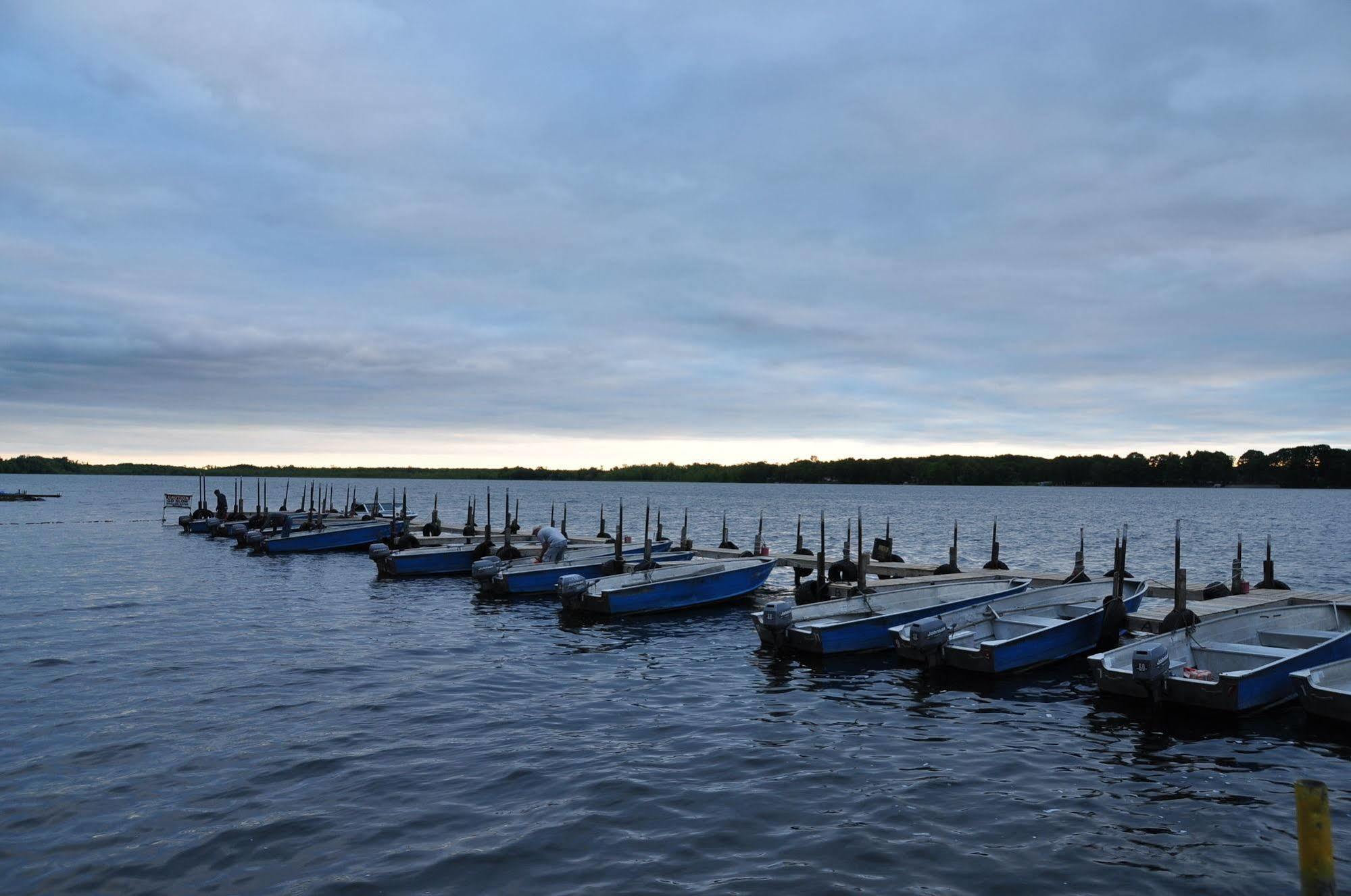Lake Dalrymple Resort Lagoon City Buitenkant foto