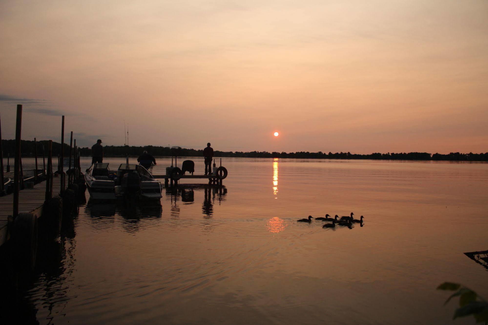 Lake Dalrymple Resort Lagoon City Buitenkant foto